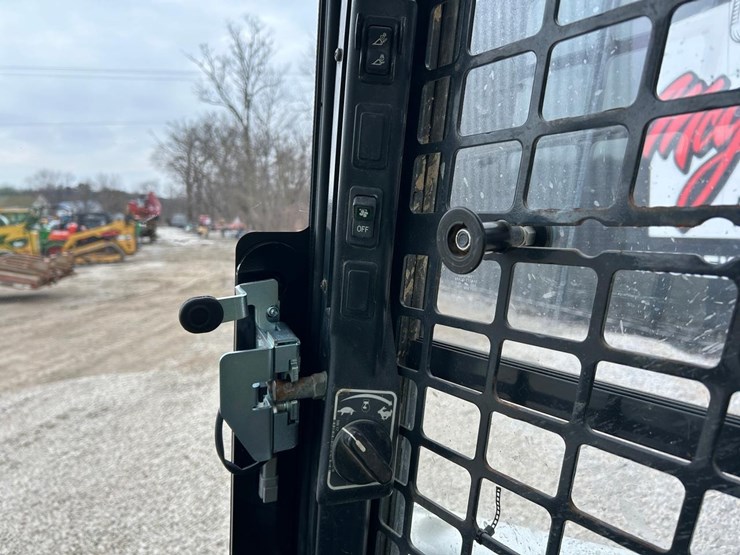 2023-bobcat-t870-image-27