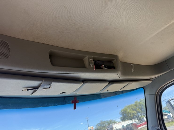 2018-peterbilt-567-image-22