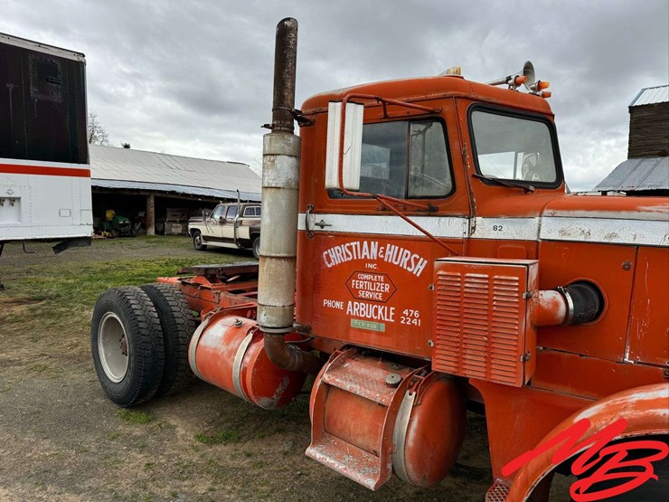 1964-peterbilt-351-image-26