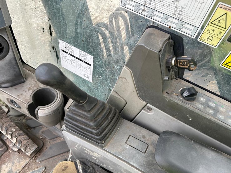 caterpillar-320e-image-24