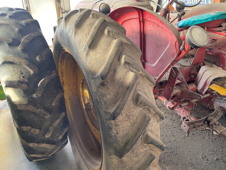 1958-massey-ferguson-33-image-16