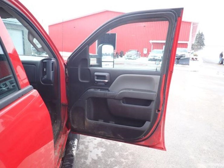 2019-chevrolet-silverado-3500hd-image-33