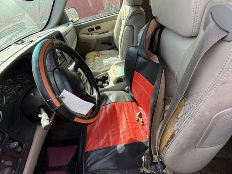 2001-chevrolet-suburban-image-13