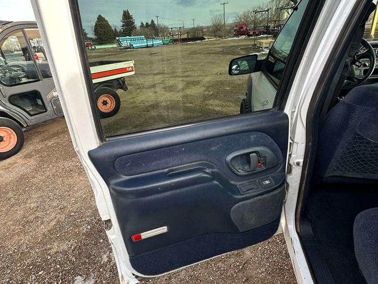 1997-gmc-3500-image-34