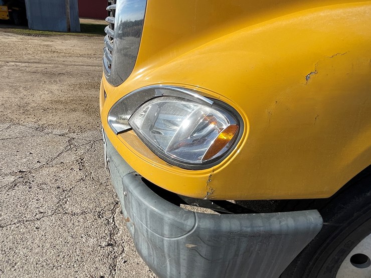 #6036-•-2009-freightliner-semi-(wi-title-in-delay)-image-10