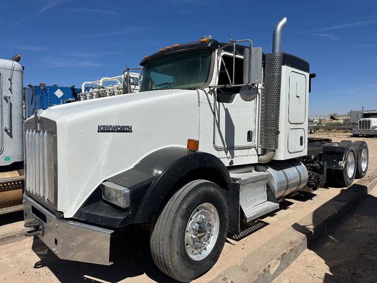 2013-kenworth-t800-image-1