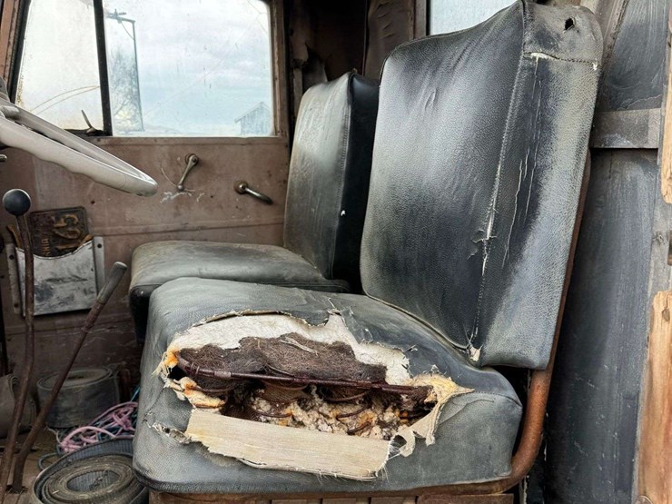 1964-peterbilt-351-image-19