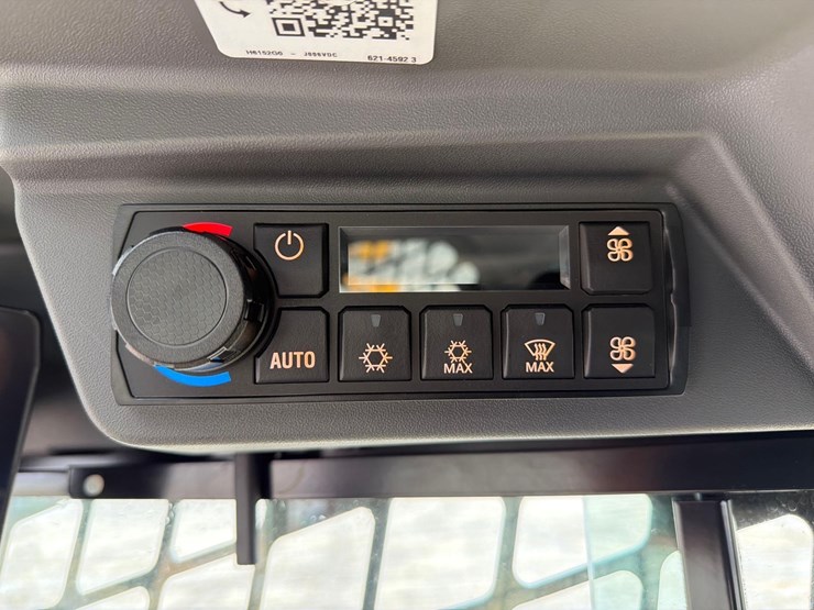 2025-caterpillar-255-image-21