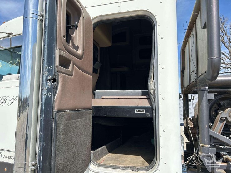 2006-peterbilt-379-image-26