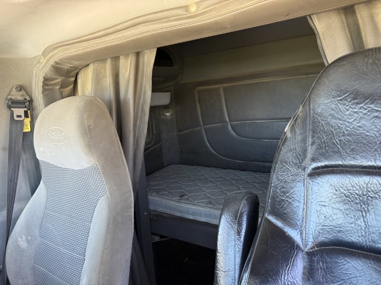 2013-peterbilt-367-image-15