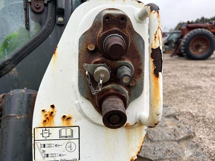 2017-bobcat-s650-image-11