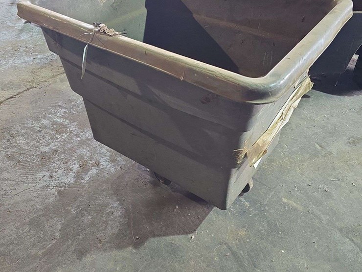 poly-bin-on-casters-image-5