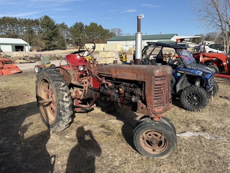 farmall-200-tractor-image-3