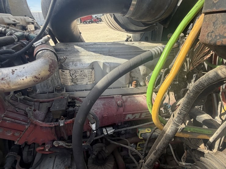 2010-mack-cxu-tri-axle-image-13