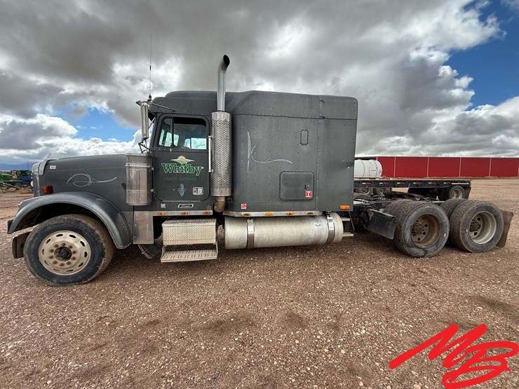 1999-freightliner-fld120-image-3