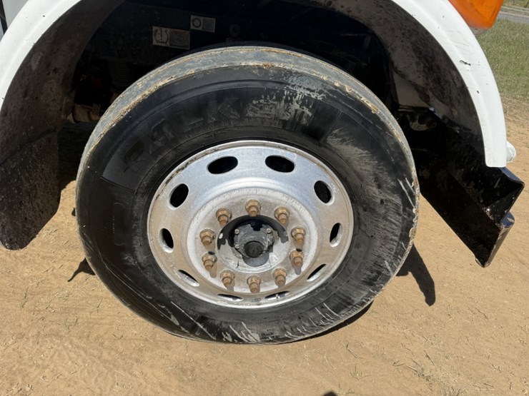 2013-peterbilt-367-image-13