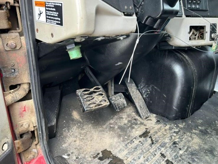 2017-western-star-4700-image-23