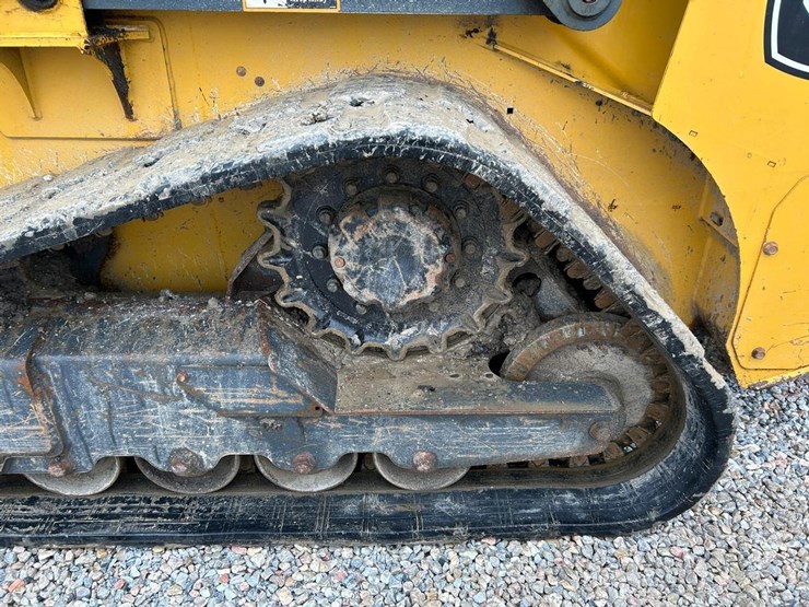 2020-deere-317g-image-18