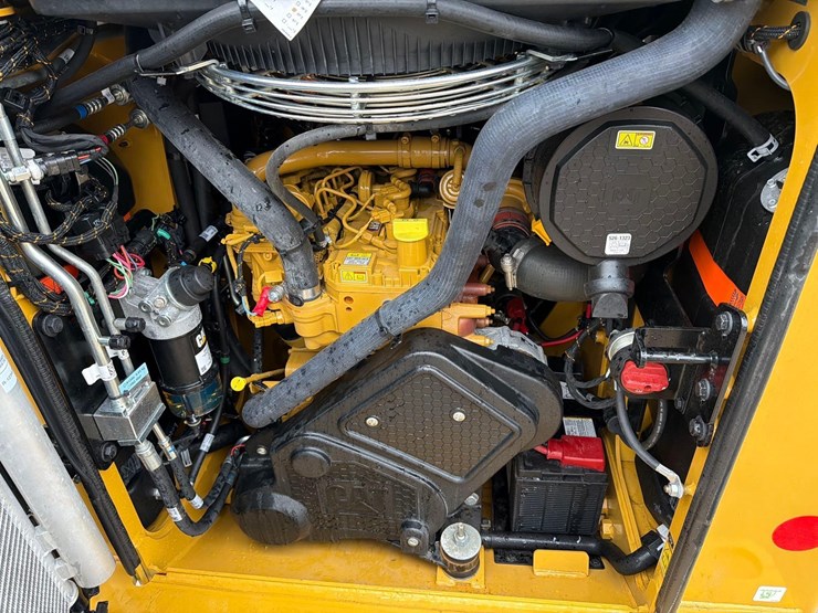 2025-caterpillar-255-image-7