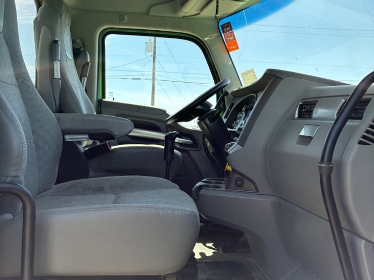 2019-kenworth-t880-image-14
