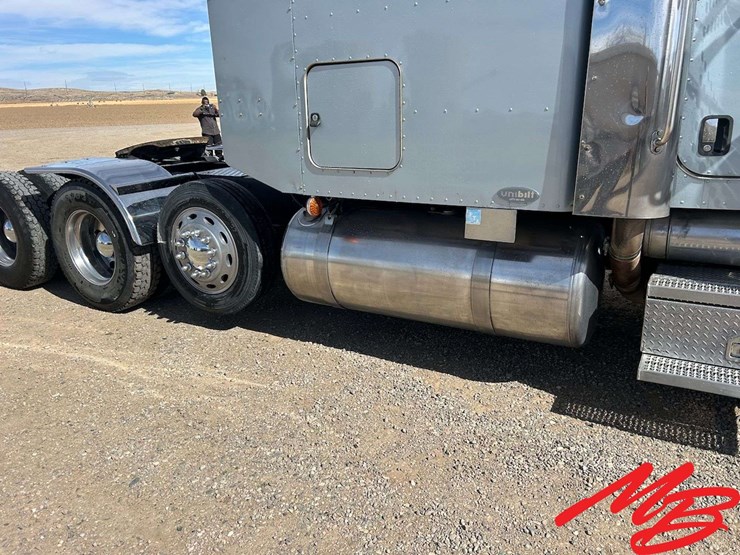 2007-peterbilt-379-image-10
