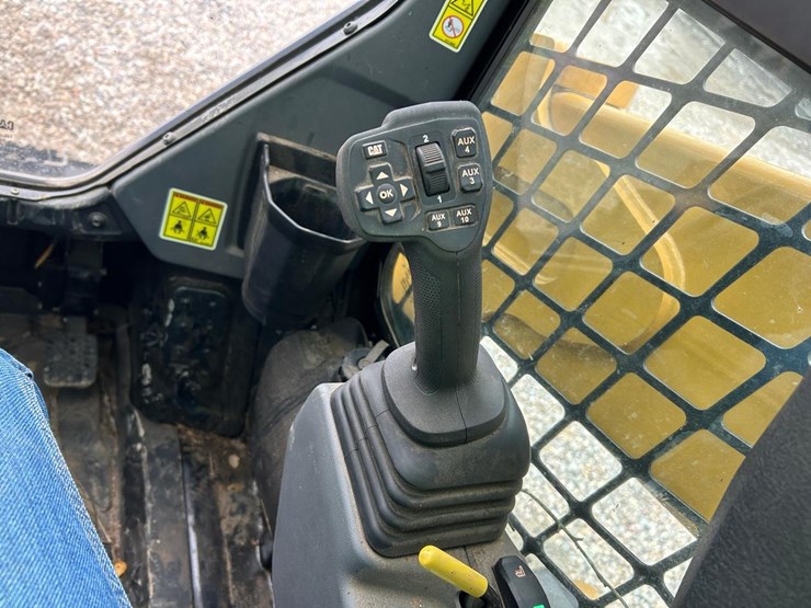 2024-caterpillar-255-image-25