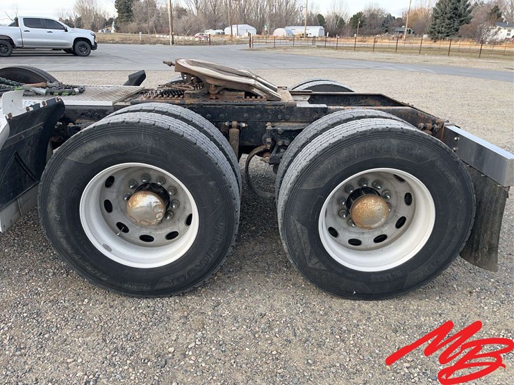 2004-peterbilt-379-image-21