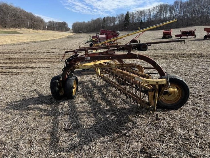 new-holland-258-image-4