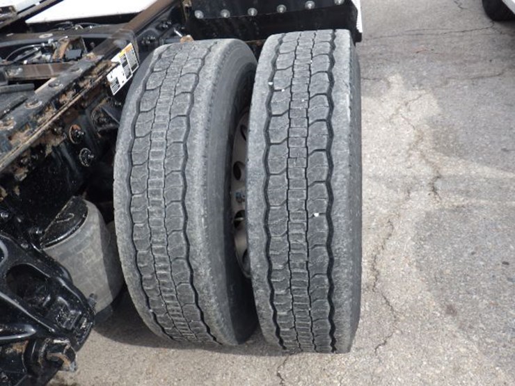 2022-kenworth-t680-image-6