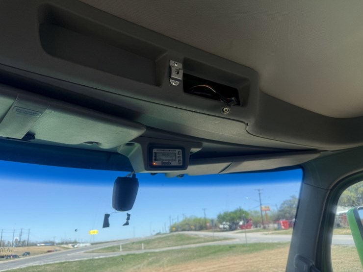 2019-peterbilt-567-image-14