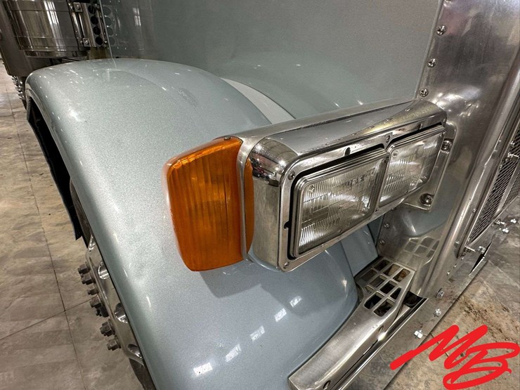 2007-peterbilt-379-image-37