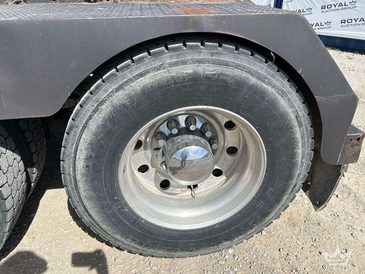 2006-peterbilt-379-image-41