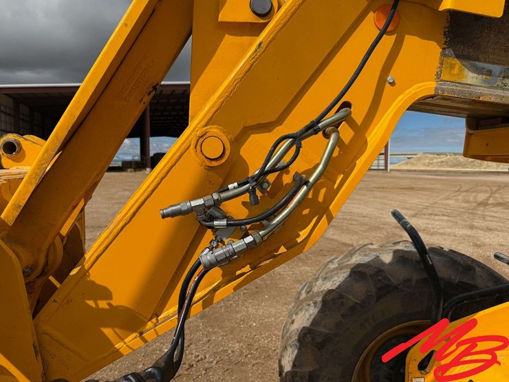 2021-jcb-542-70-agri-plus-image-8