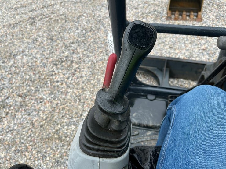 2021-deere-35g-image-25