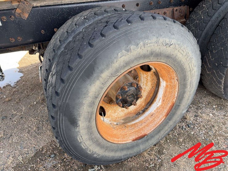 2002-sterling-m8500-image-11