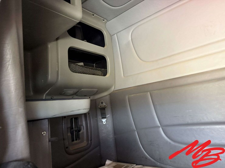 2013-peterbilt-388-image-52