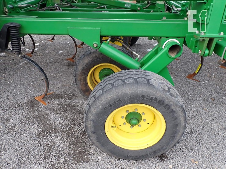 2013-john-deere-2310-image-12