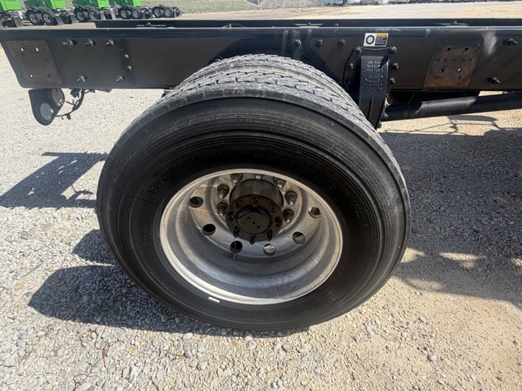 2016-peterbilt-337-image-15