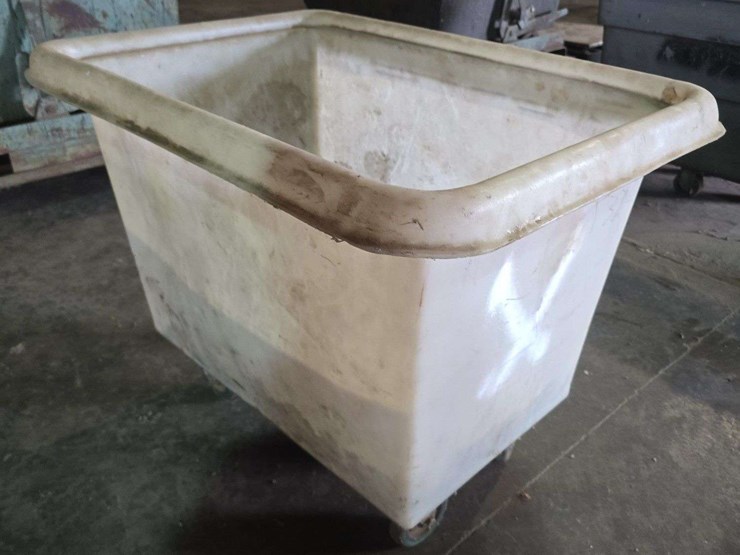 poly-bin-on-casters-image-3