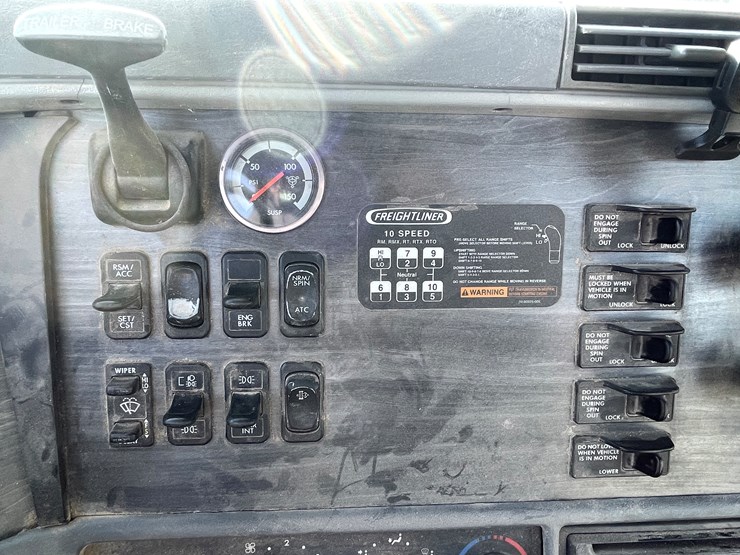 #6036-•-2009-freightliner-semi-(wi-title-in-delay)-image-37