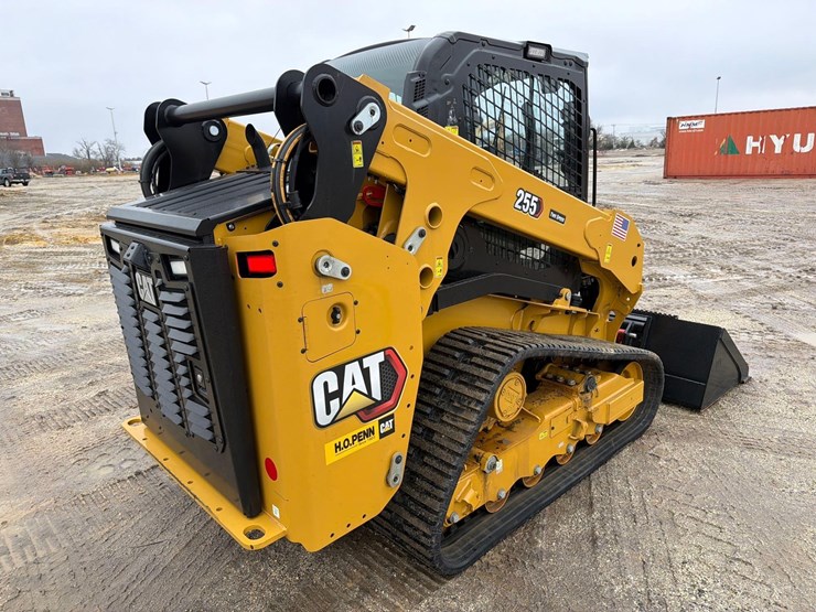 2025-caterpillar-255-image-4