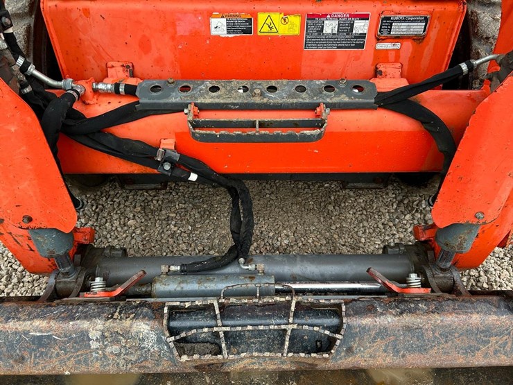 2019-kubota-ssv75-image-10