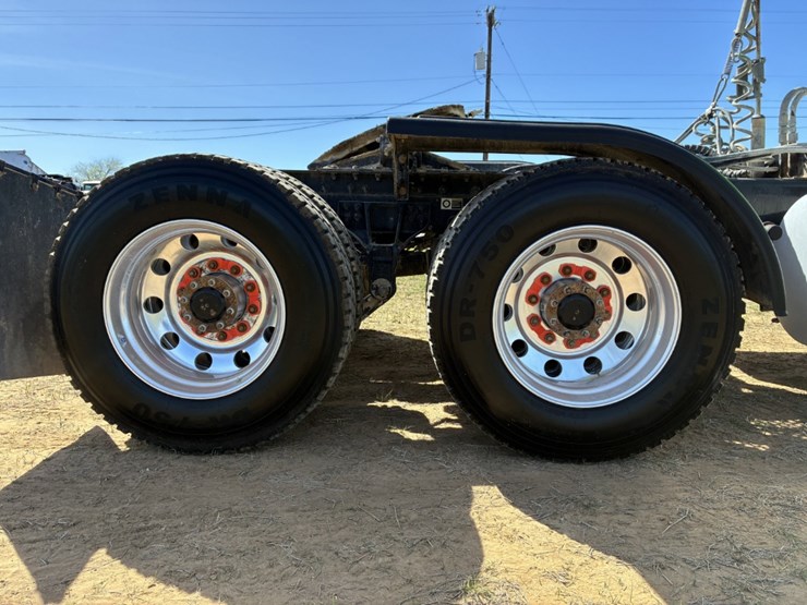 2019-kenworth-t880-image-13