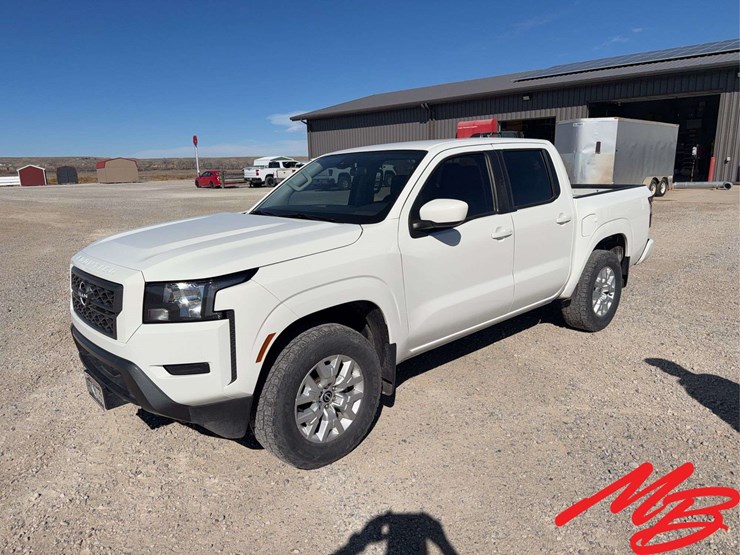 2022-nissan-frontier-sv-image-1