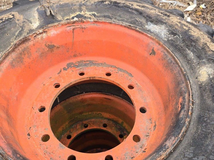 foam-filled-10-bolt-foam-filled-tires,-15-19-image-3