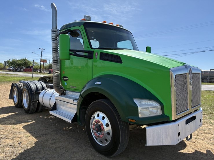 2019-kenworth-t880-image-3