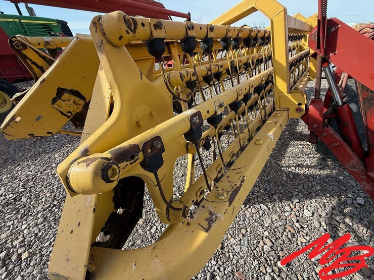 new-holland-216-image-7