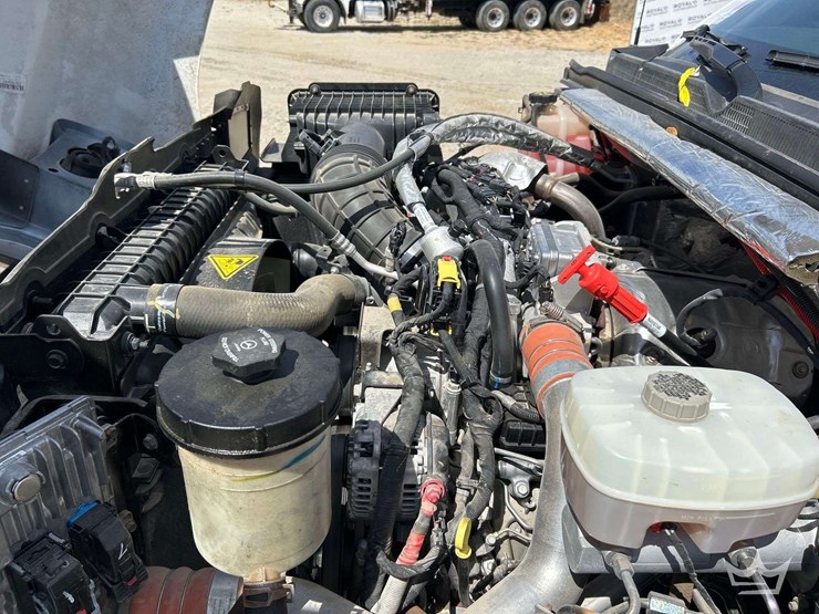 2022-chevrolet-silverado-6500hd-image-9