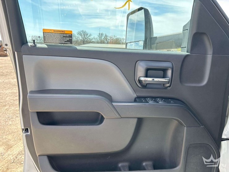 2022-chevrolet-silverado-6500hd-image-12