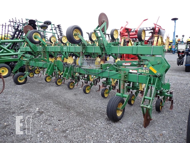 john-deere-845-image-2